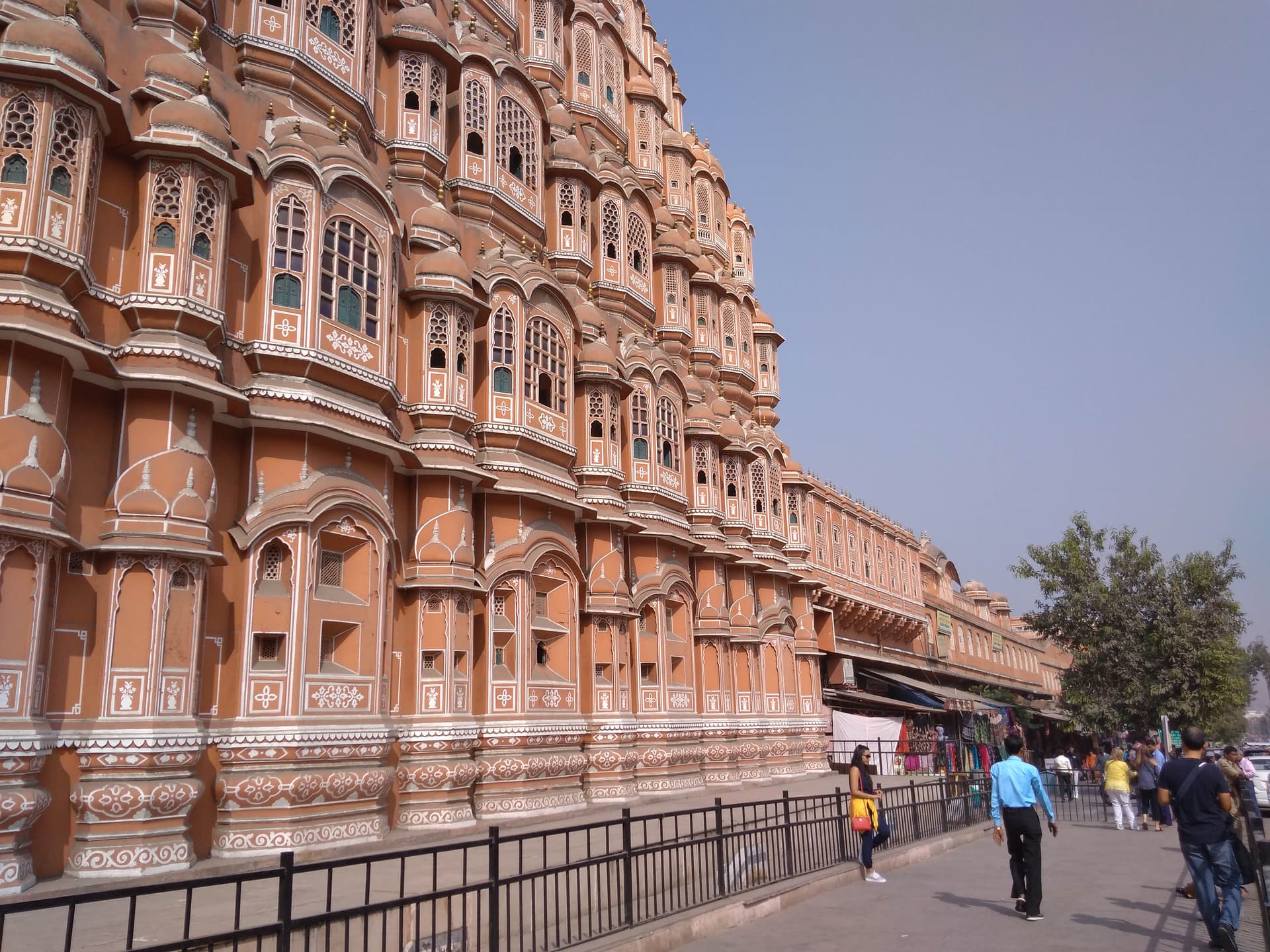 Hawa Mahal (Palace of Winds), Jaipur — the pink sandstone five-storey façade with 953 small windows, viewed from the street.